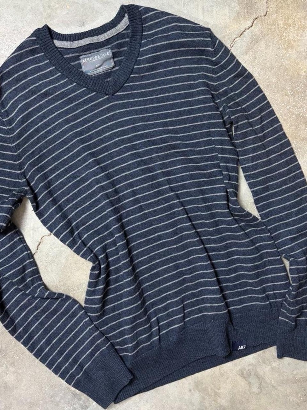 Aeropostale Men's Dark Blue and Light Gray Striped V-Neck Sweater
